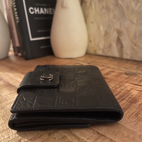 CHANEL Lucky Charms Symbols Compact Wallet in Black Calfskin Leather - Picture 4 of 10